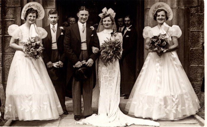 30s style wedding dresses